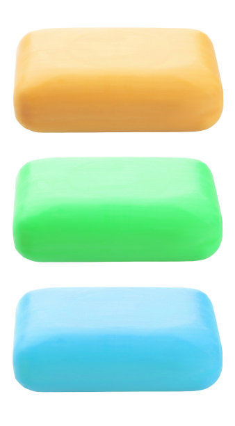 在白色背景上隔离的肥皂片。卫生的概念。图片下载