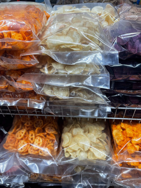 传统市场正在出售各种各样的芯片图片下载