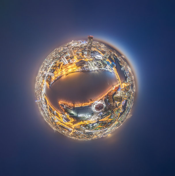 航拍冬季城市与十字路口和道路，房屋，建筑物，公园和桥梁。直升飞机。小行星球体模式。图片下载