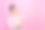 照片看起来退休妇女在时尚的运动衫在办公室商务沙发展示新课程孤立的粉红色背景图片下载