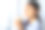放松的年轻亚洲女人在家里享受咖啡图片下载