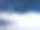 在蒙斯坦达沃斯的belenhorn山进行野外滑雪之旅。滑雪登山到一个美丽的山峰，可以看到雪山的美景。瑞士的Skitour。高质量照片图片下载