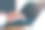在一张特写照片中，一位商人手里拿着笔记本电脑，他的手机正在桌子上的笔记本电脑上工作。图片下载