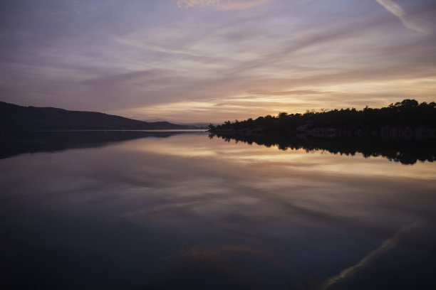 日落时大海的倒影。库存图片图片下载
