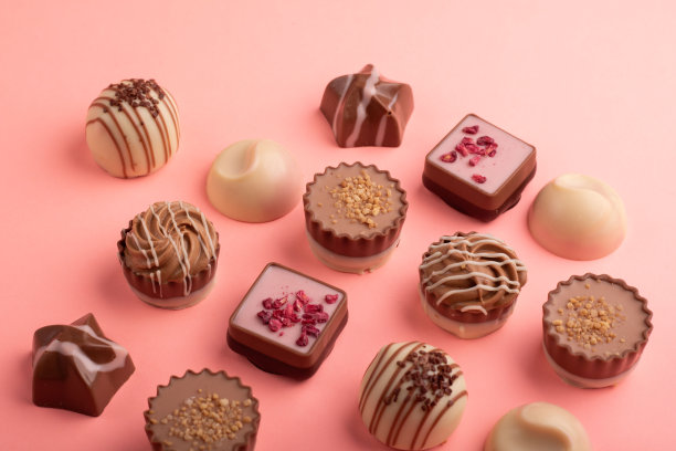 照片巧克力糖果，不健康的，食物，零食，黑色，卡路里，横向，松露，什锦，背景，甜，糖，巧克力，可可，甜点，美味，棕色，特写，糖果图片下载