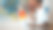 特写非洲男孩手绘画布与暖色调的颜色。启迪。图片下载