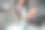 一个无法辨认的女商人在现代办公室工作时手腕疼痛的照片图片下载
