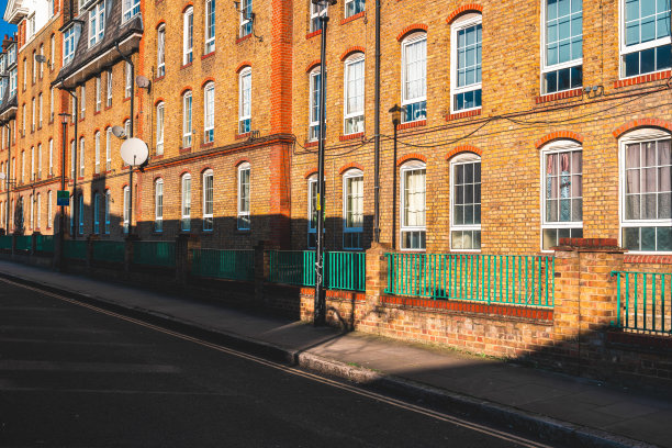 伦敦大街上的经典建筑图片下载