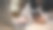 一名亚洲女性在咖啡馆使用智能手机和笔记本电脑的剪辑照片。图片下载
