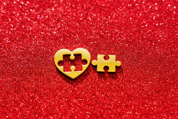 金色的心与闪闪发光的背景拼图片图片下载