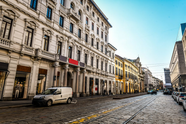 意大利米兰繁忙的市中心图片下载