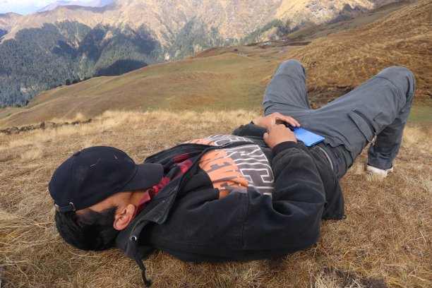 成人旅行者自然背景图片图片下载