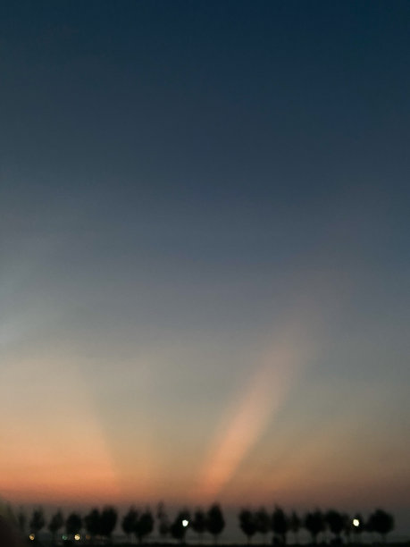 海滩夜景的模糊照片图片下载
