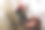 男人手里拿着领带，手的特写照片。新郎正在为婚礼做准备。最后的准备工作。图片下载