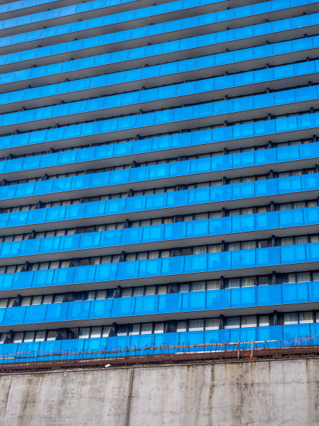 高的建筑。窗户和阳台的背景。Orbi。巴统的现代建筑。体系结构模式。图片下载