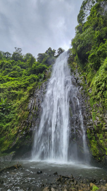 马特拉尼瀑布，坦桑尼亚北部最高的瀑布图片下载
