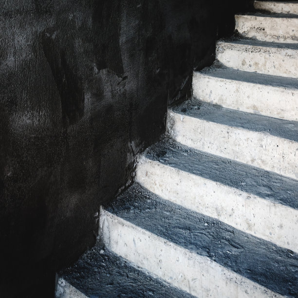 建筑物中未完成的混凝土台阶图片下载