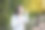 微笑的年轻女子从脸上摘下医用口罩。终止隔离，冠状病毒。妇女预防冠状病毒。新型冠状病毒肺炎。快乐时光，新鲜空气图片下载