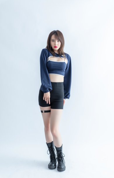 穿着暴露的亚洲女人图片下载