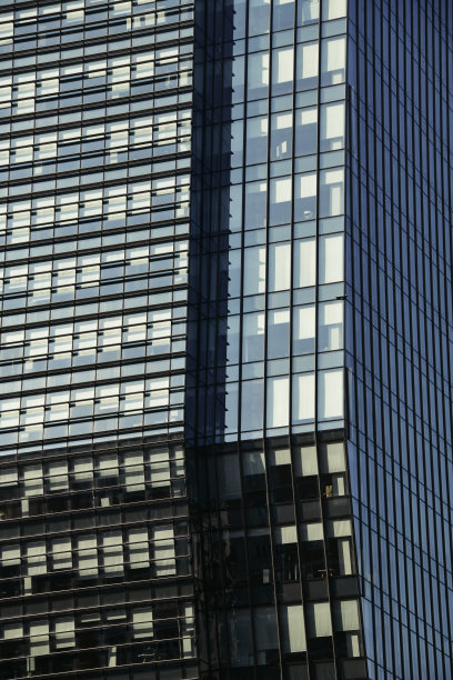 靠近钻石塔在米兰商业区，意大利图片下载