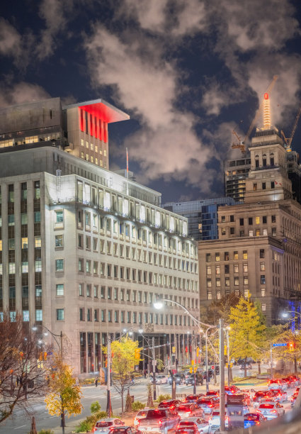 多伦多城市天际线-黄昏时的大学大道图片下载