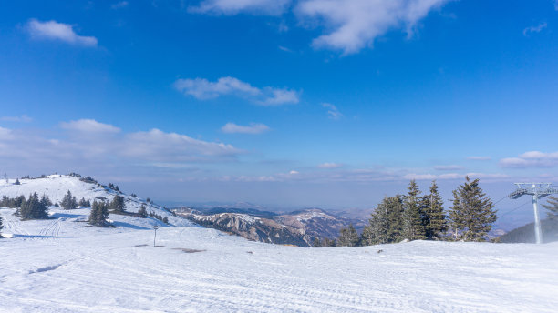 冬季的山顶风光图片下载