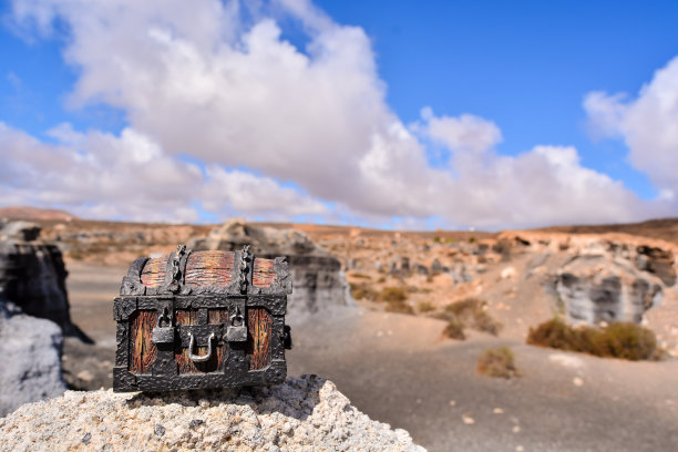 干燥沙漠中的物体图片下载