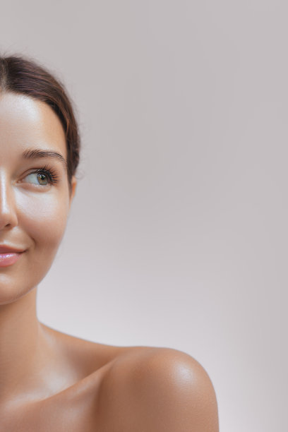 皮肤护理概念照片的特写女性完美的脸，水润的皮肤图片下载