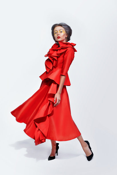 模特穿红裙子，时尚照片。图片下载