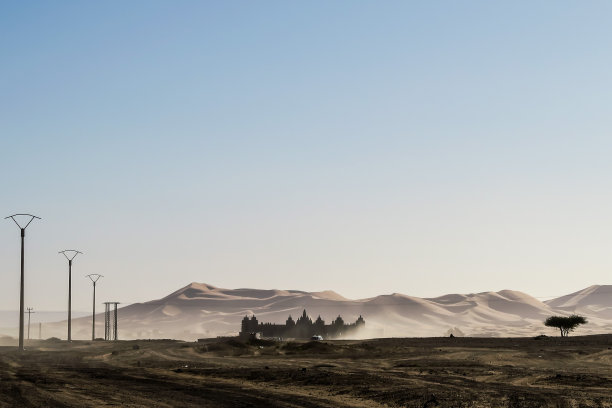 汽车在路上，照片作为背景图片下载