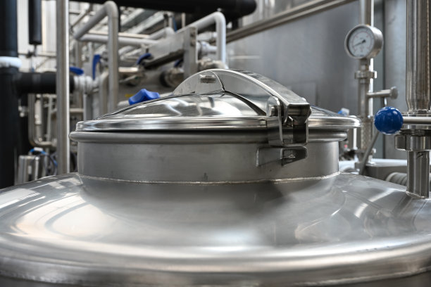 用于混合液体的钢罐图片下载