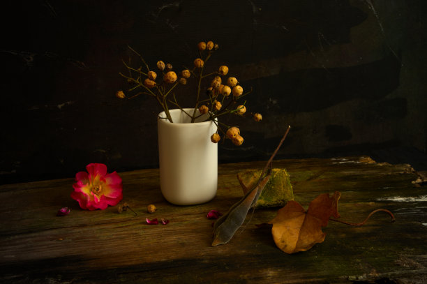 为情人节、圣诞节、复活节等庆祝活动准备的静物画图片下载