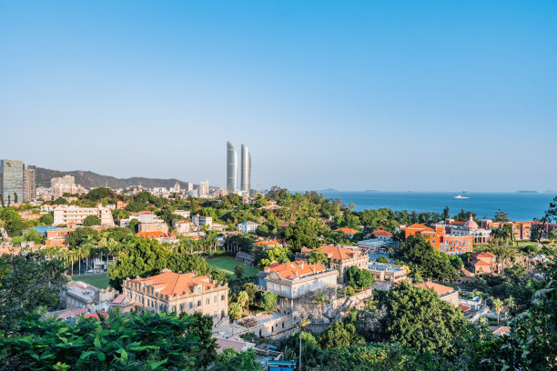 中国福建厦门鼓浪屿的高视角风景和天际线图片下载