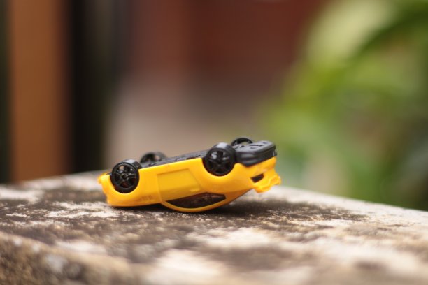 一张赛车玩具的照片图片下载