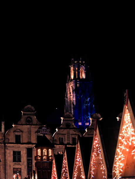 主广场上建筑物的正面图片下载