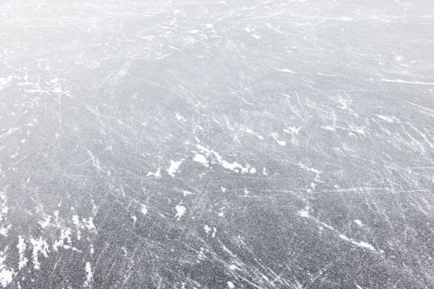 冬季结冰的河流俯视图，照片质感图片下载