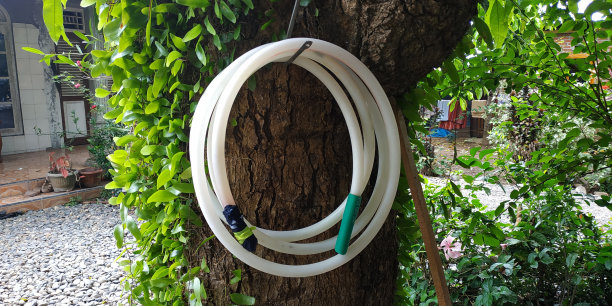 白色水管图片下载