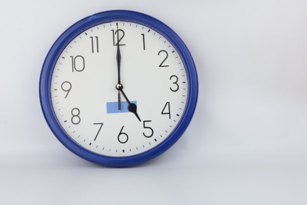 圆形时钟设定12小时图片下载