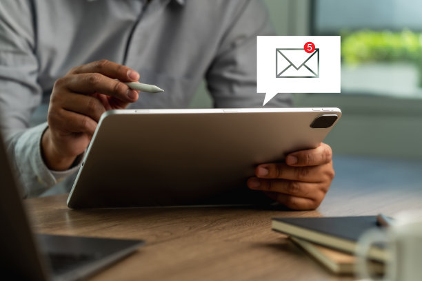 警报电子邮件收件箱邮件通信连接邮件联系电话全球信件概念电脑浏览通信图片下载