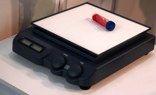 样品振动筛在制药工业或科学实验室的股票照片图片下载