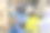 非洲男工程师当机械师的特写照片，拿着笔记本电脑检查工作，在塑料和钢铁行业工作，微笑着，戴着安全帽，穿着背心。有一个电子电路在工作。图片下载