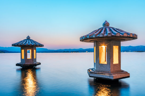 杭州西湖翠光阁夜景图片下载
