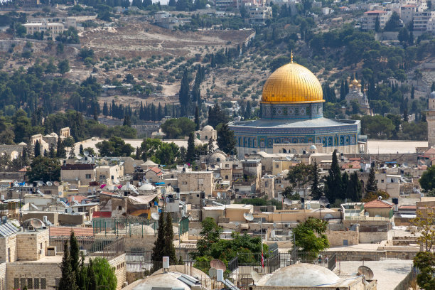以色列耶路撒冷老城圣殿山金色圆顶的戏剧性照片图片下载