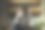 商人在咖啡店用智能手机工作和吃饭。大的对比。库存图片图片下载