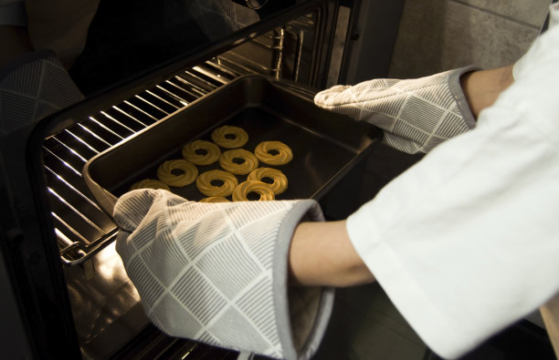 烤箱里的脆饼干图片下载