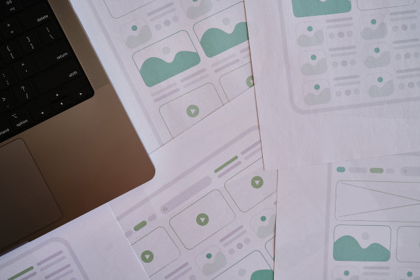 UX网站设计线框图。草图，原型，框架，布局未来设计项目。UI/UX -用户界面，用户体验设计师。网页设计工作室的创意概念。网站开发图片下载