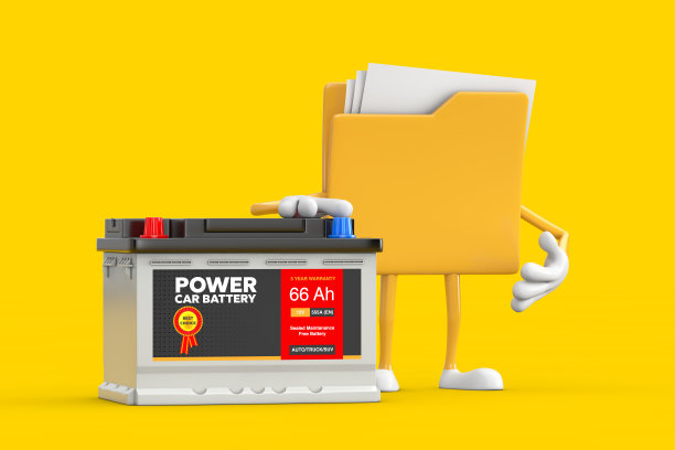 黄色文件夹图标卡通人物吉祥物和可充电汽车电池12V蓄电池与抽象标签。3d渲染图片下载