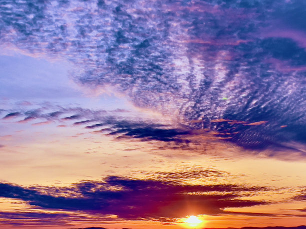 充满活力的彩色云景天空背景图片下载