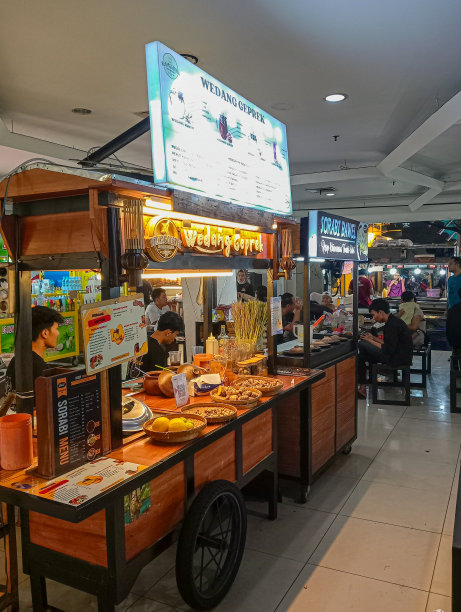 南坦格朗传统市场的美食和街头小吃中心之一图片下载