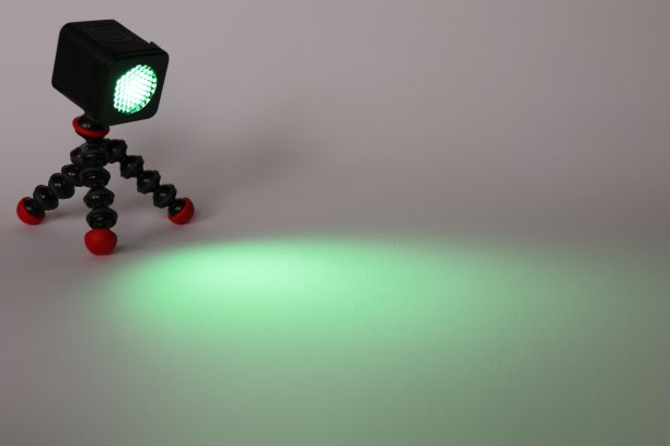 一种大型聚光灯形式的微型照片照明。图片下载